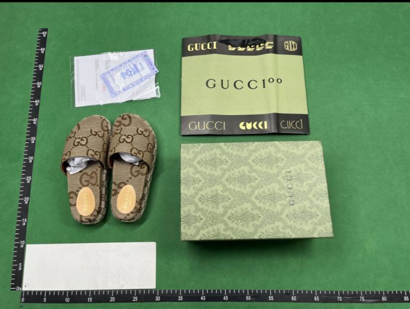 GUCCI slippers