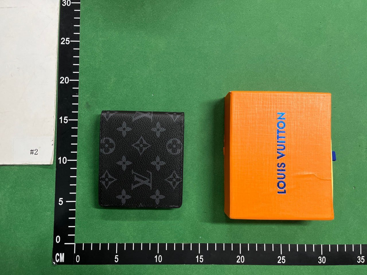  Louis Vuitton wallet