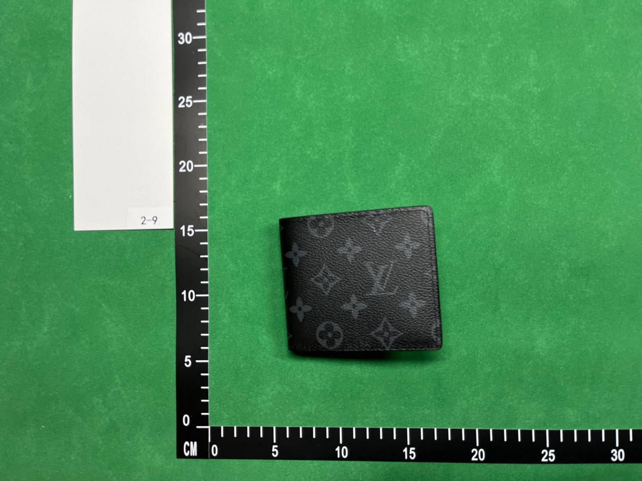  Louis Vuitton wallet