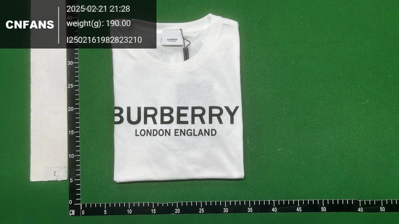Burberry T-shirt  (35+)