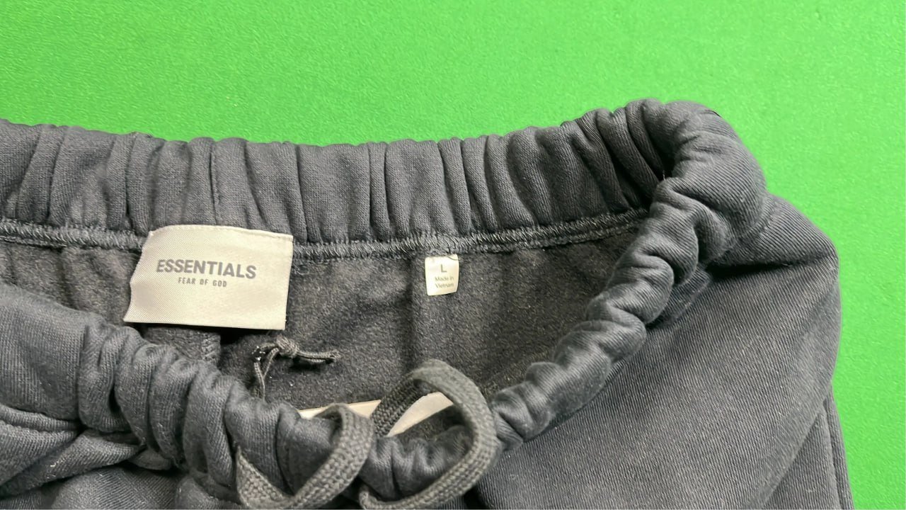 ESSENTIALS shorts（30+）