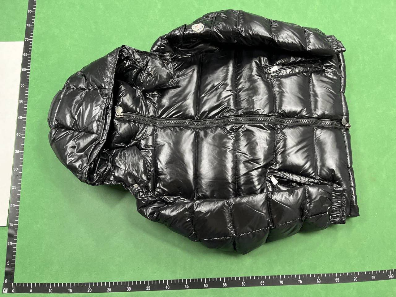 Moncler down jacket  (40 CP)