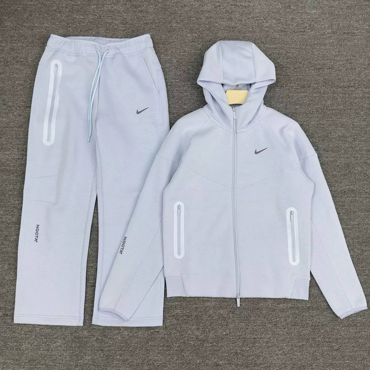 Nike Hoodies （40+） 