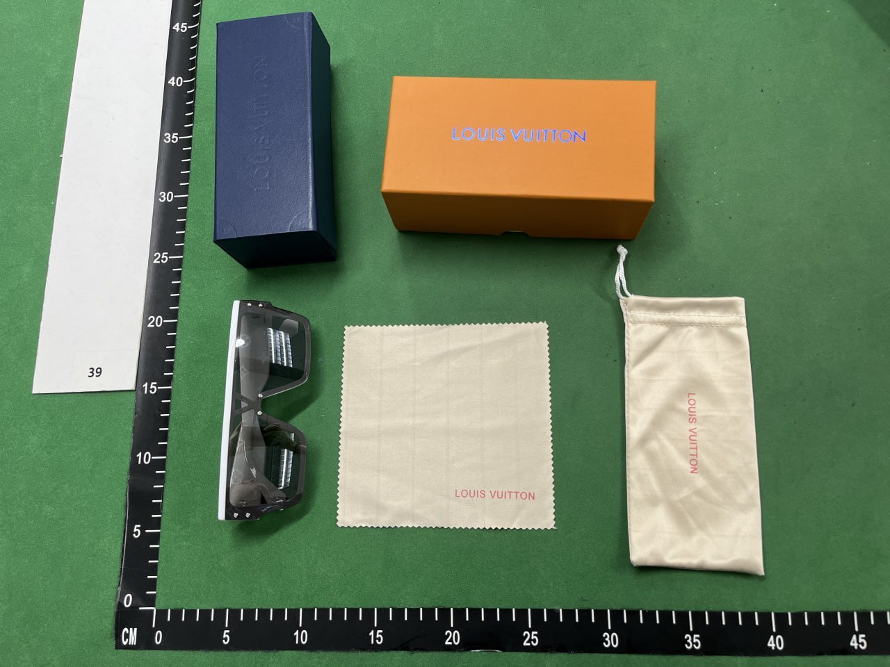 Cartier glasses/Burberry glasses/Louis Vuitton Eyewear/miumiu glasses/gucci glasses