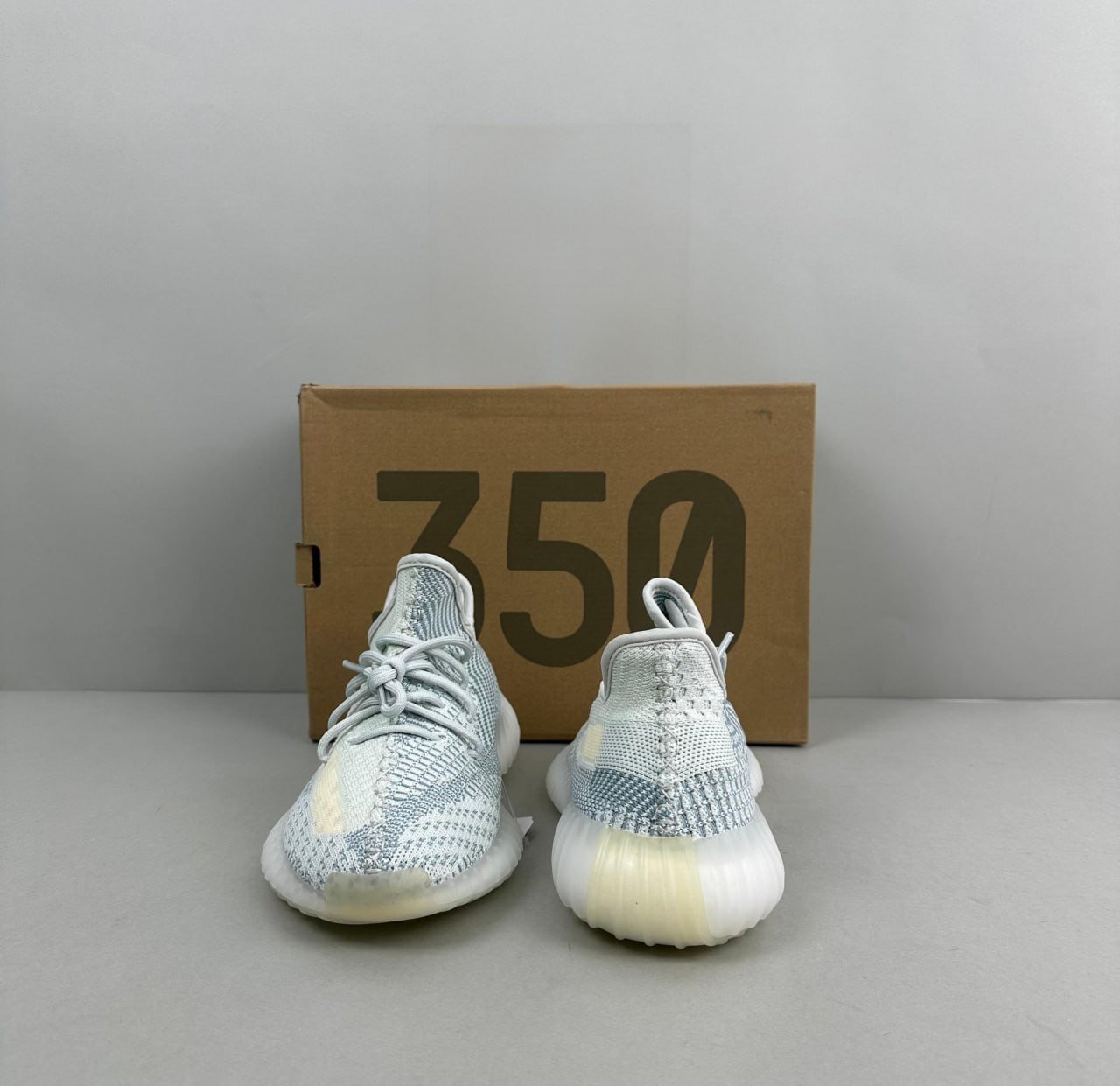 Yeezy 350V2 shoes