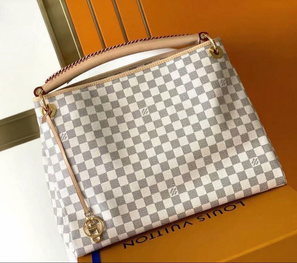 Louis Vuitton  LV NFC genuine leather bag（40 style）