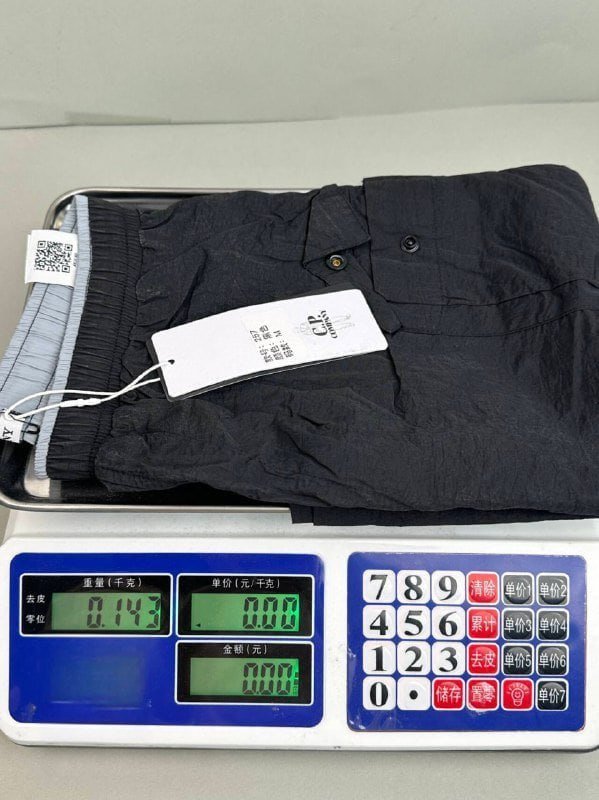pantalones cortos cp company