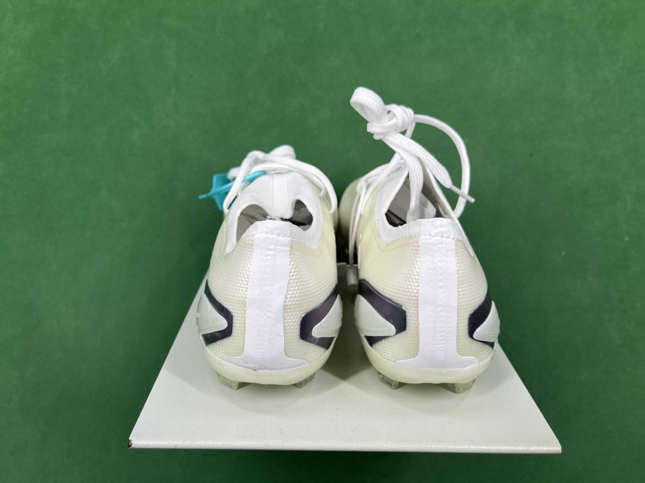 NIKE FOOTBALL BOOTS SHOES 