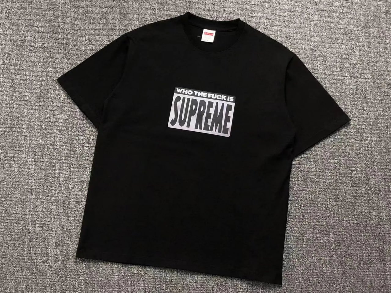 SUPREME T-shirt